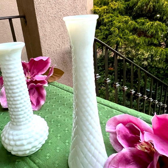 Milk Glass milk glass  Hobnail  Bud vases lot of (2) vintage - Picture 3 of 7